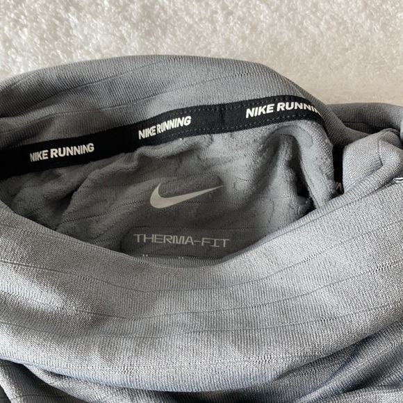 NWT Nike Therma-FIT Swift Element
Women's Turtleneck Running Top - Picture 7 of 10